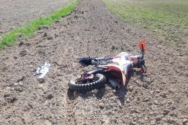 Jeździli crossami po polach. Teraz odpowiedzą przed sądem