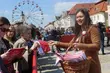 Wywieśmy flagi! Białostoczanie mogli je dostać na Rynku Kościuszki [ZDJĘCIA]