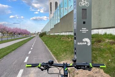 W Białymstoku stanął pierwszy totem rowerowy. Do czego służy?