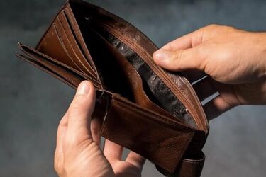 Kolejne ofiary tej samej legendy. 28-latka straciła 100 tys. zł