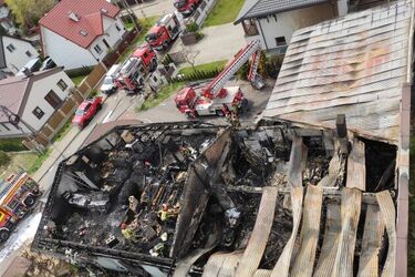 Kłęby dymu nad Grabówką. Niemal 50 strażaków walczyło z pożarem 