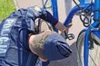 Policjanci zachęcają do znakowania i zabezpieczania rowerów