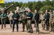 Prezydent Duda i minister Błaszczak na ćwiczeniach Defender Europe nad rzeką Narew