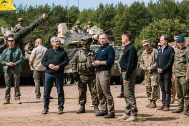 Prezydent Duda i minister Błaszczak na ćwiczeniach Defender Europe nad rzeką Narew