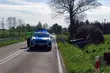 Pijany kierowca wypadł z drogi. 2 pasażerów trafiło do szpitala