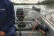 Zabrakło im paliwa w łodzi. Pomogli policjanci