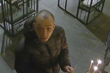 Włamanie na Wysokim Stoczku. Policja poszukuje mężczyzny z monitoringu