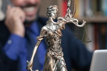 Były adwokat powoływał się na wpływy w prokuraturze. Został aresztowany