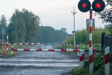 Leżał pod szlabanem bez oznak życia. Policja w porę uratowała 50-latka