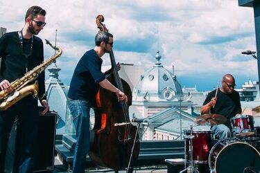 Mike Parker’s Trio Theory wystąpi w klubie Fama [KONKURS]