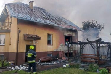 Ogień strawił dom 5-osobowej rodziny. Trwa zbiórka dla pogorzelców