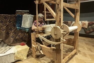 Niezwykłe spotkania z tradycyjnym tkaniem. PIK rozpoczyna Podlaskie Sploty