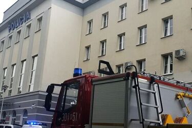 Alarm w komendzie wojewódzkiej policji. Ewakuowano jednostkę