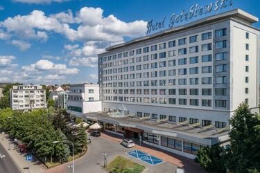 Jego hotel to symbol elegancji. Nie żyje Tadeusz Gołębiewski