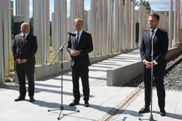 Donald Tusk odwiedził Białystok przy okazji nadania prof. Tarasewiczowi honorowego tytułu