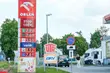 Paliwo będzie tańsze, ale nie dla wszystkich i nie na każdej stacji