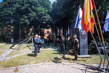 "Stajemy po stronie ofiar" - złożono kwiaty i znicze w rocznicę spalenia Wielkiej Synagogi