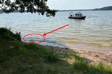 Niewybuch nad jeziorem. Ewakuowano 150 plażowiczów