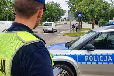 Dwa wypadki w regionie. Potrącono rowerzystę,  a 81-letni kierowca dachował