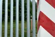 Zapora stoi od tygodnia. Mimo to migranci przechodzą nad przęsłami lub przez rzeki