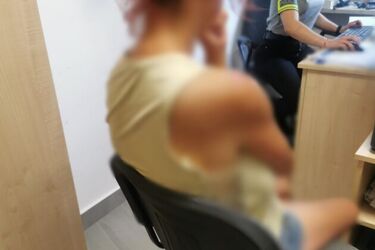 Kobieta zaczęła rzucać krzesłami w restauracji na rynku