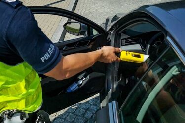 Nastolatka nie zdążyła zrobić prawa jazdy, a już jechała zygzakiem. Miała ponad 2 promile 
