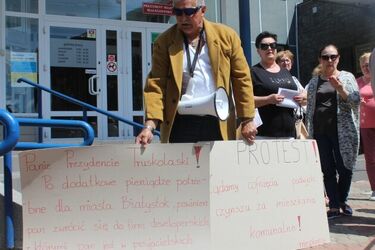 Walczą o cofnięcie wysokiej podwyżki czynszów. Zorganizowali protest pod magistratem