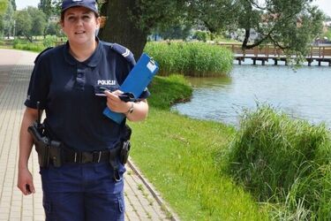 Skończyło się paliwo, zatrzymał się obok spacerującej policjantki