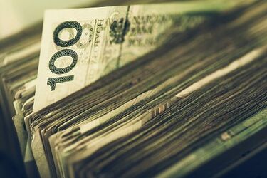 Dwie białostoczanki przekazały 70 tys. zł i kosztowności oszustom
