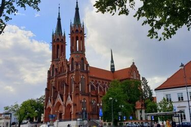 Z ambony o ks. Dębskim. Podczas mszy św. odczytano list metropolity do wiernych