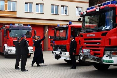 Strażacy i druhowie dostali nowe wozy strażackie