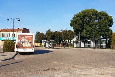 Centrum przesiadkowe w Łapach zyska nowe oblicze. Będą ławki solarne, monitoring i wi-fi