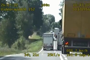 Dostał 6 tys. zł mandatu za wyprzedzanie [WIDEO]