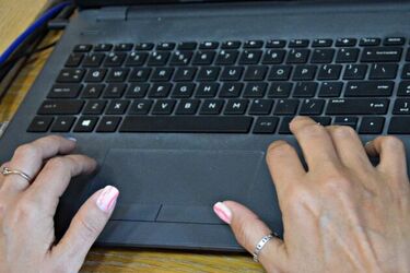 65-latka chciała zainwestować pieniądze w internecie. Straciła 60 tys. zł
