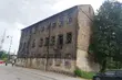 Miasto sprzedaje działki pod bloki. Jedna z zabytkową kamienicą
