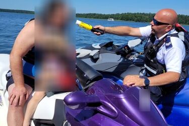 Nietrzeźwy ojciec wiózł 3-letnie dziecko na skuterze wodnym