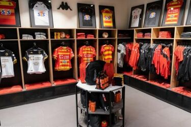 Nowy sklep dla fanów Jagiellonii. Z okazji otwarcia obsługiwać będą piłkarze