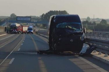 Na drodze Suwałki-Augustów TIR zderzył się z busem