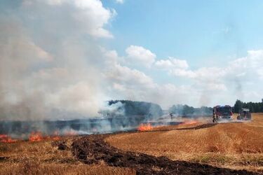Paliło się 5 ha ścierniska. Pożar objął również las