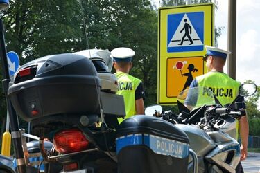 By dzieci bezpiecznie dotarły do szkoły - trwają kontrole znaków drogowych i gimbusów