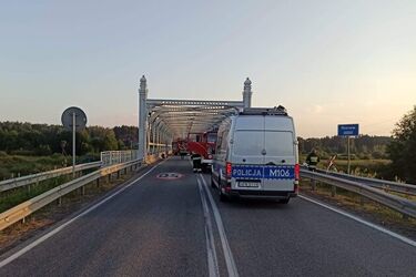 Śmiertelny wypadek. Samochód uderzył w barierki na moście na DK19