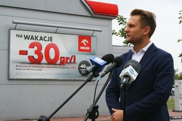 Obajtek posłuchał próśb Truskolaskiego? Orlen przedłużył promocję na paliwo