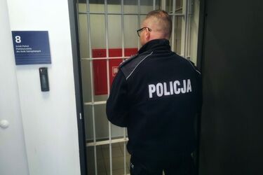 On ukradł, ona wystawiła na sprzedaż. Właściciel lustra zobaczył je na portalu