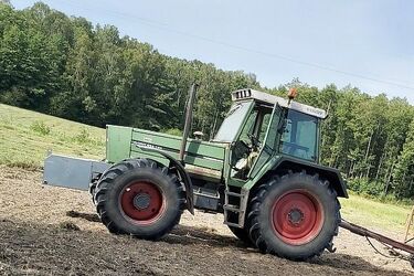 Mężczyzna wypadł z ciągnika. Nie żyje