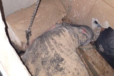 W maszynie betoniarskiej ugrzęzła głowa pracownika