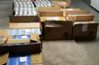 Ukrywali kontrabandę w garażach. KAS przejęła ponad 13 tys. paczek papierosów