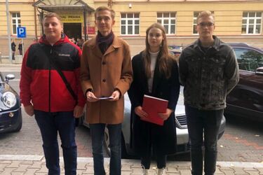Studenci UwB zimą będą uczyć się zdalnie. Mają żal nie do uczelni, a do obecnych władz