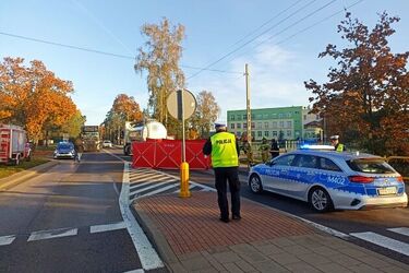 15-latka zginęła na pasach tuż przy szkole. Potrąciła ją ciężarówka