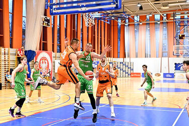Koszykarska II liga. Żubry dały popis, a Tur pozwolił sobie wyrwać pewne zwycięstwo