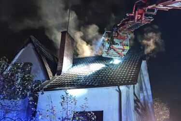 7 zastępów walczyło z pożarem domu